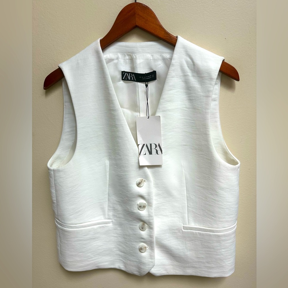 Zara White Sleeveless Button Front Vest